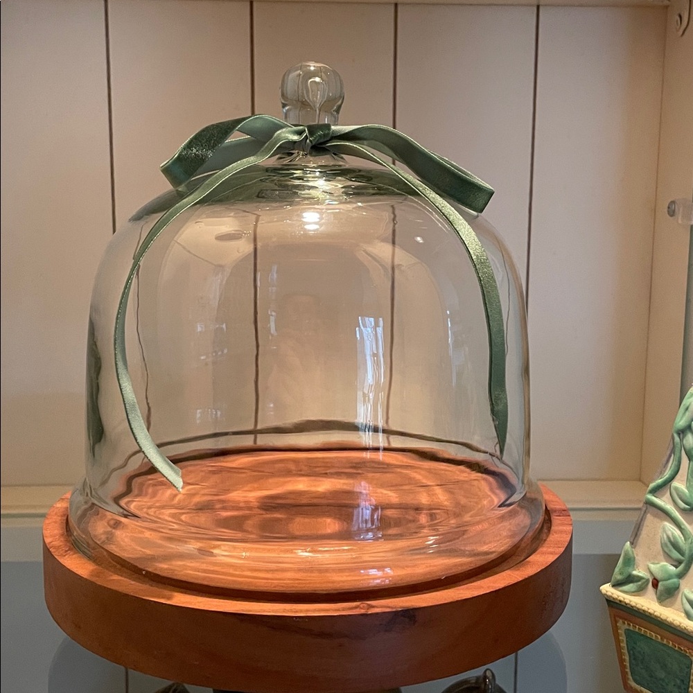 Cheese Glass Dome with Wooden Base